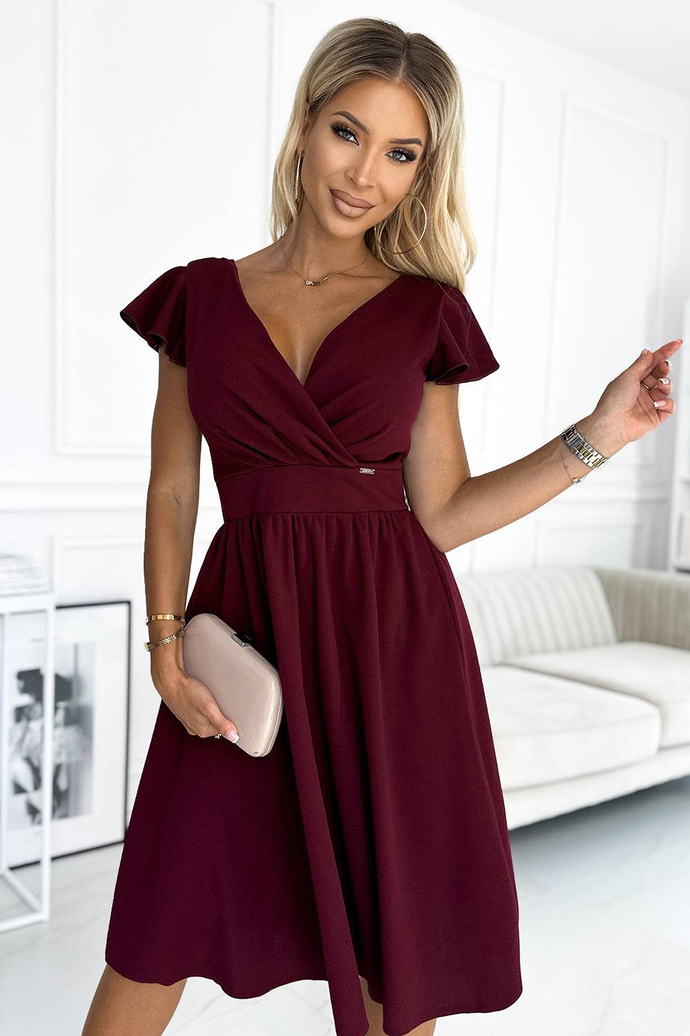 Numoco 425-4 MATILDE Dress with a neckline and short sleeves - Burgundy color