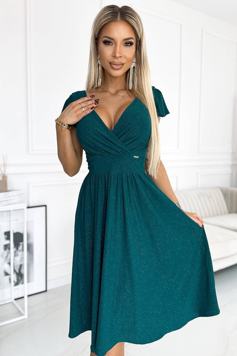 Numoco 425-6 MATILDE Dress with a neckline and short sleeves - green with glitter