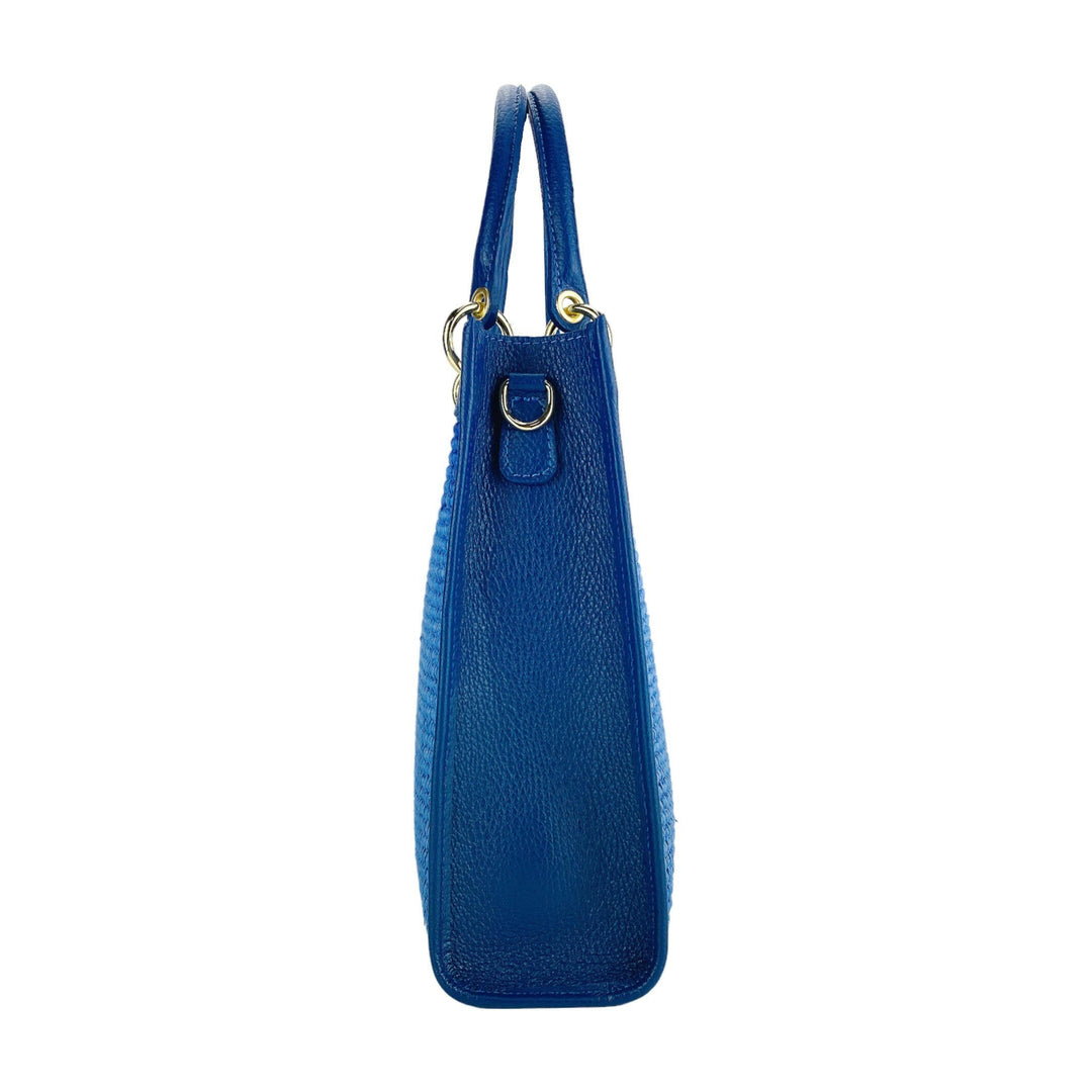 RB1026CH | Vertical women's handbag in genuine leather and straw Made in Italy. Removable and adjustable leather shoulder strap. Polished Gold Accessories - Royal Blue Color - Dimensions: 24 x 29 x 9 cm-3